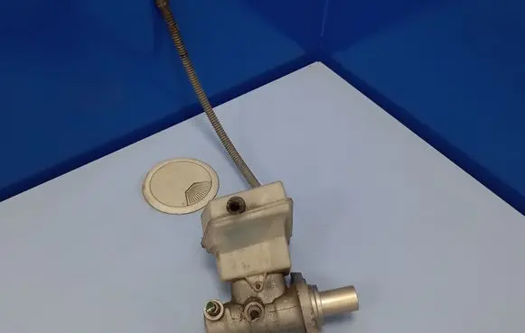 Master brake cylinder