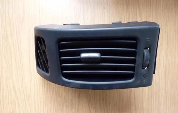 Rear air vent grill