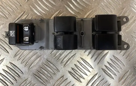 Toyota Urban Cruiser (XP110) Electric window control switch