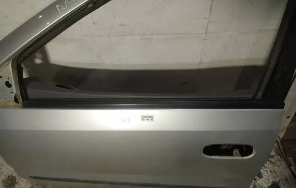 Nissan Almera Tino Front door glass trim molding 
