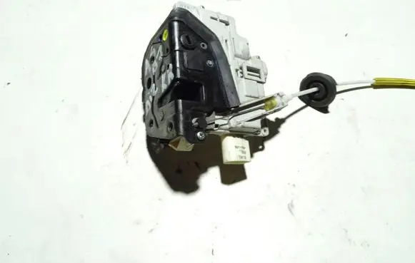 Audi A4 S4 B7 8E 8H Rear door lock 8E0839015AA