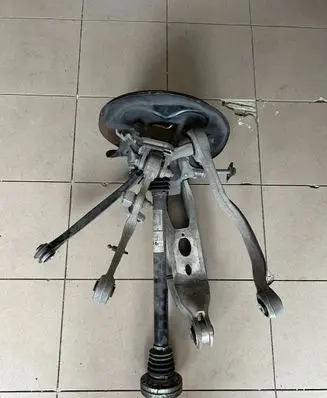 Audi Q7 4M Stub axle 