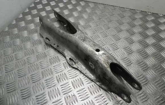 Mercedes-Benz S W222 EGR valve cooler bracket A222 VD18281