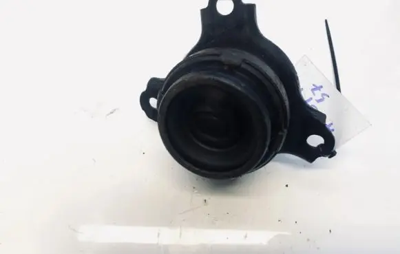 Honda Civic Engine mount bracket