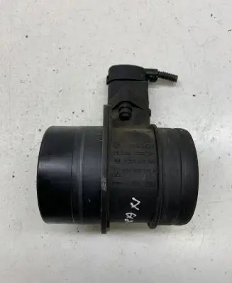 Volkswagen Touran I Mass air flow meter 074906461B 0281002461