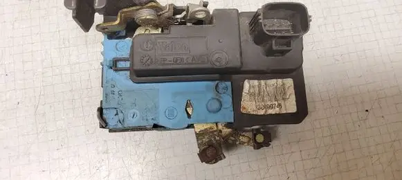 Volvo V70 Front door lock 30699746