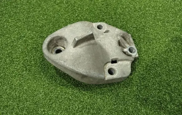 Engine mounting bracket