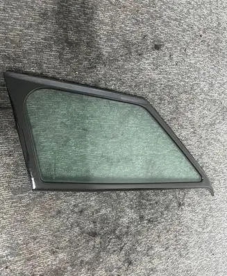 Mercedes-Benz Sprinter W906 Front door vent window glass four-door 