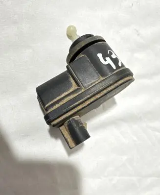 Opel Vectra B Headlight level adjustment motor 09152523 93083