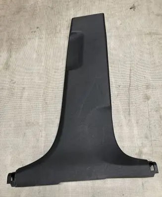 (B) pillar trim (bottom)