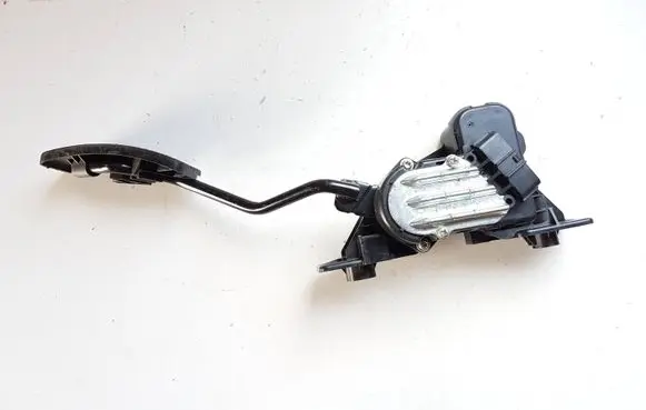 Mitsubishi L200 Accelerator throttle pedal APM30010 8X220263