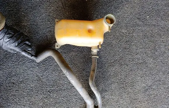 Mercedes-Benz 190 W201 Coolant expansion tank/reservoir 1245000649