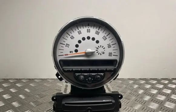 Radio/CD/DVD/GPS head unit
