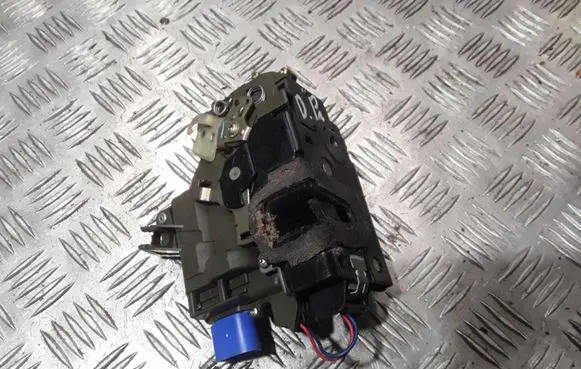 Volkswagen Polo Front door lock 3B1837016BQ