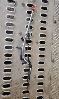Mercedes-Benz C W205 Oil level dip stick
