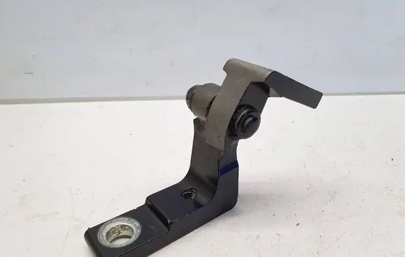 Volkswagen Touareg I Front door upper hinge 7L0831402A