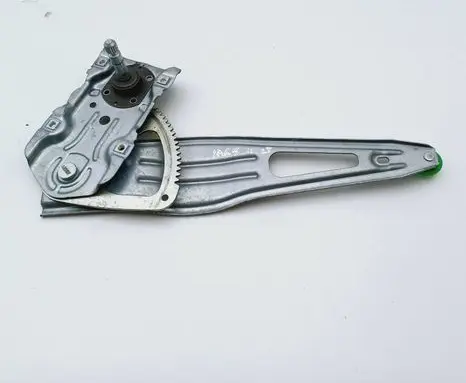 Toyota Yaris Rear door manual window regulator 