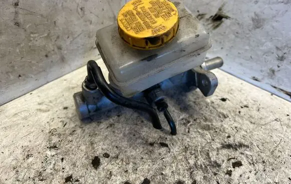 Master brake cylinder
