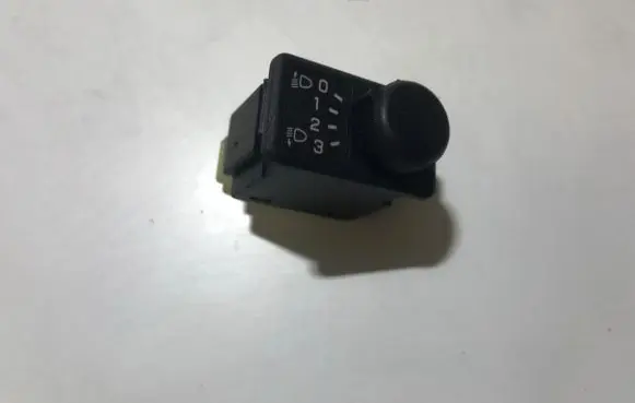 Nissan Almera N16 Headlight level height control switch
