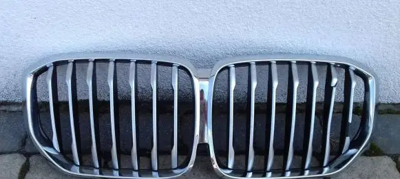 BMW X5 G05 Front bumper upper radiator grill