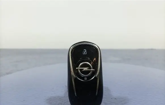 Opel Insignia A Ignition lock 13508410