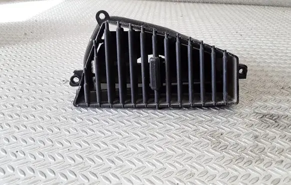 KIA Carens I Dash center air vent grill