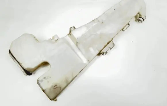 Honda CR-V Windshield washer fluid reservoir/tank