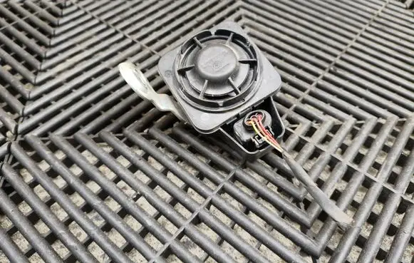 Audi Q7 4M Alarm system siren 5Q0951605A