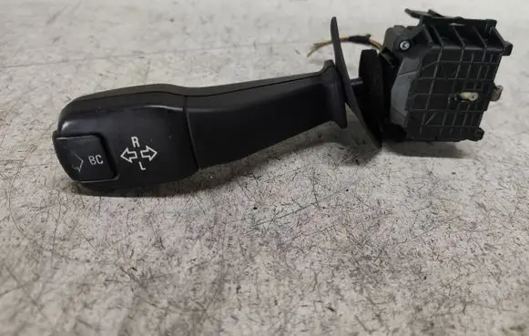 BMW 5 E39 Indicator stalk 8352172