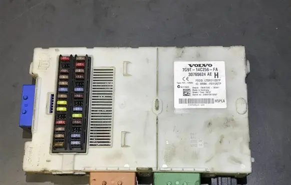 Volvo V70 Fuse module 7G9T14C256FA 30765624AE 3659AF01125TP