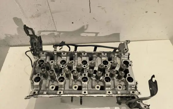 Jaguar X-Type Engine head 