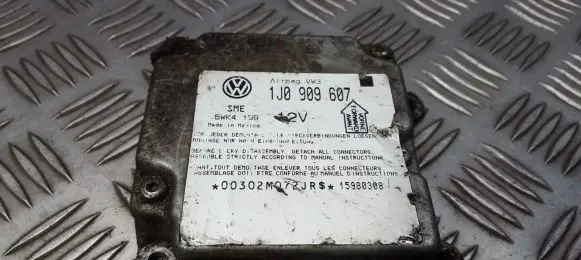 Volkswagen PASSAT B5 Airbag control unit/module 1J0909607 5WK4199