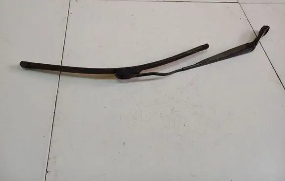 Nissan Note (E11) Front wiper blade arm