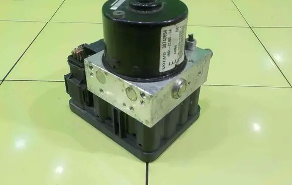 Volvo C70 ABS Pump 4N512C405GA