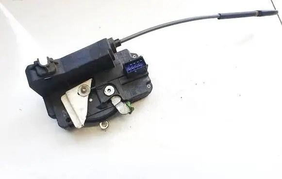 Opel Zafira A Front door lock 24444015