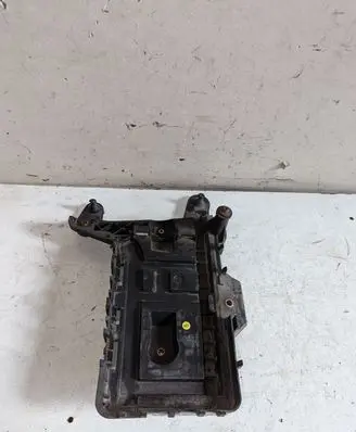 Volkswagen PASSAT CC Battery tray 1K0915333