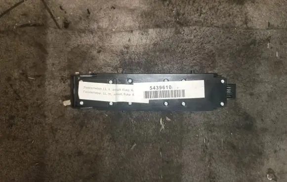 Mercedes-Benz S W220 Electric window control switch A2208213179