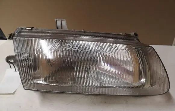 Mazda 323 Headlight/headlamp 11061702 11061700