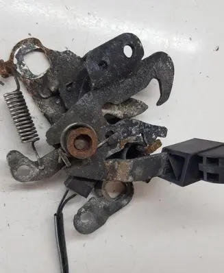 Citroen DS5 Engine bonnet (hood) release handle