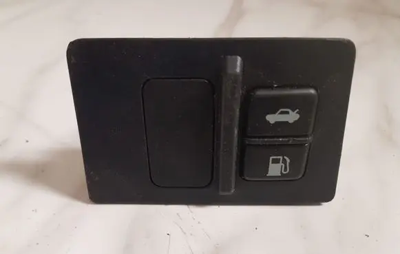 Lexus IS 220D-250-350 Tailgate opening switch 5544753010