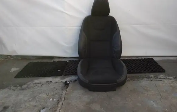 Volvo V40 Cross country Front driver seat 