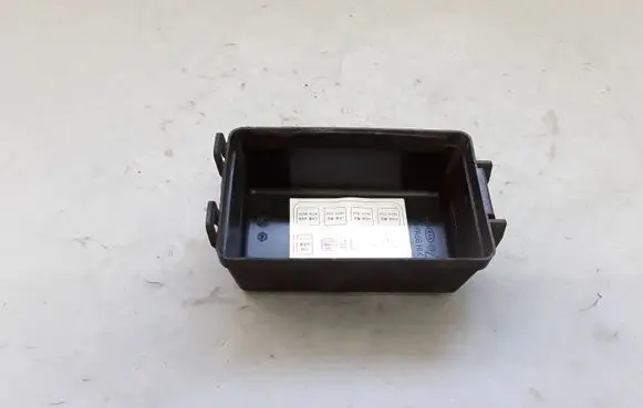 Hyundai Sonata Fuse box cover NOCODE