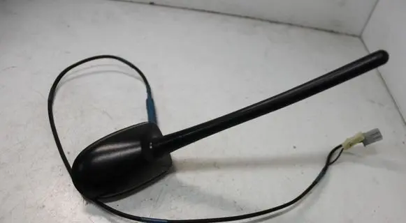 Toyota Avensis T270 Radio antenna 