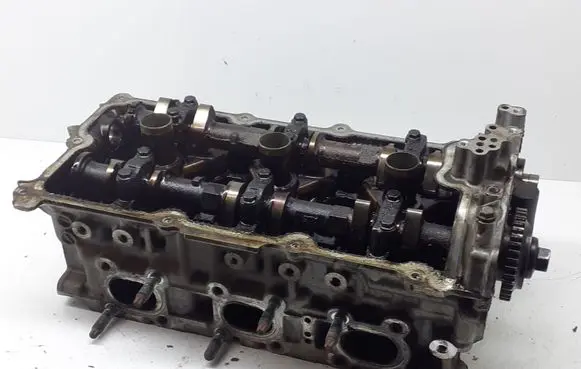 Nissan Murano Z50 Engine head R8J17R