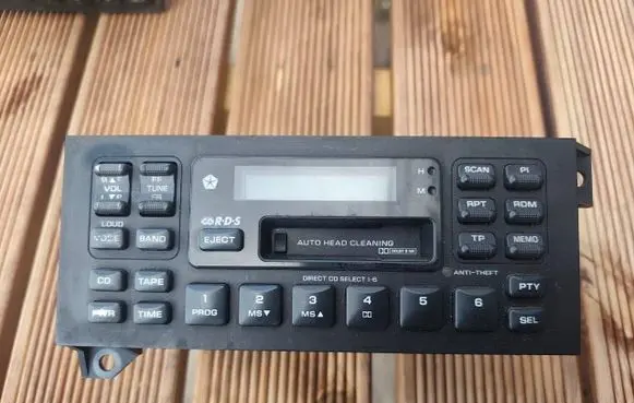 Chrysler Voyager Radio/CD/DVD/GPS head unit P4704345G