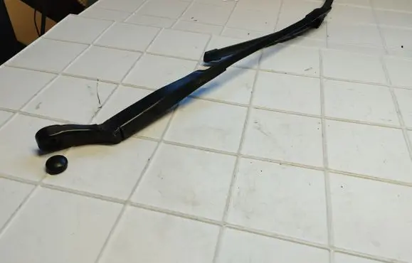 Volkswagen PASSAT B5.5 Front wiper blade arm 3B1955410C