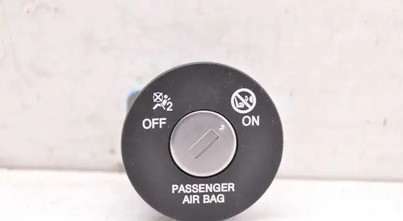 KIA Sportage Passenger airbag on/off switch