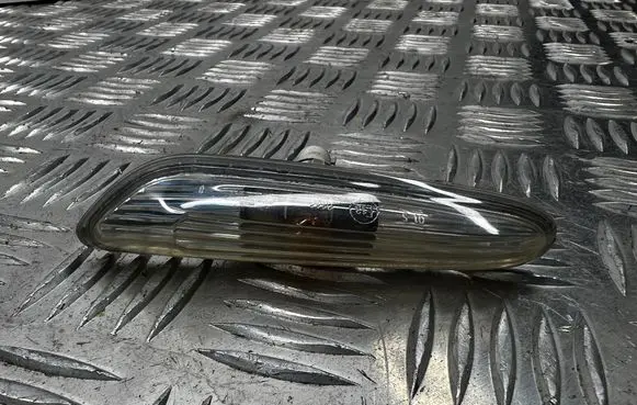 BMW 5 E60 E61 Front fender indicator light 71657421 015E130644 8382104