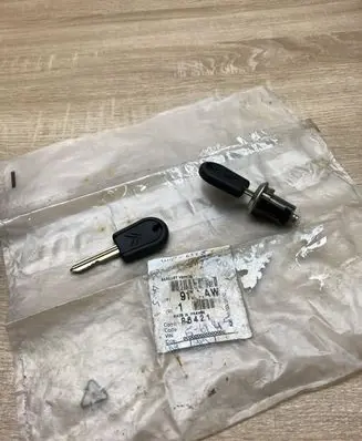 Peugeot 208 I Front door lock (next to the handle) 9170AWPEUGEOT