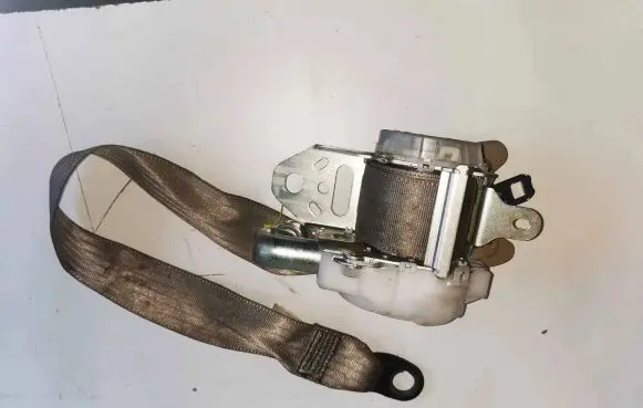 Toyota RAV 4 (XA30) Front seatbelt 7Q1410